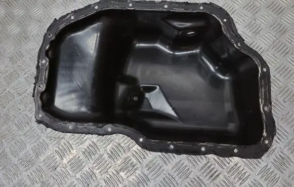 Toyota Auris 150 Oil sump 121020R010