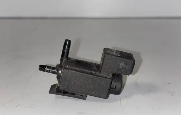 Opel Zafira A Turbo solenoid valve 90530039 72213800 04T349