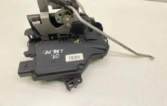 Audi A4 S4 B6 8E 8H Front door lock 8E1837016C