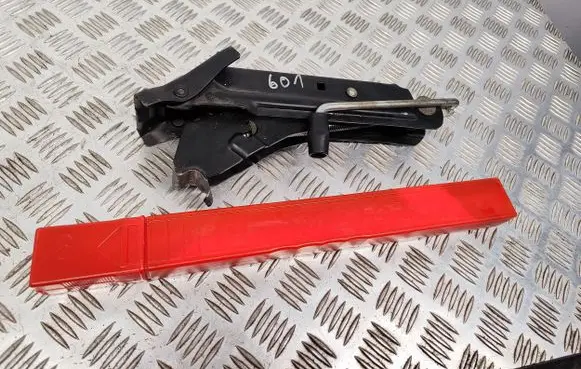 Volvo V70 Lift Jack 8679369