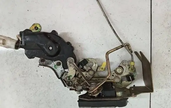 Suzuki Vitara (ET/TA) Rear door lock