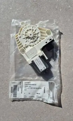 Skoda Yeti (5L) Rear door window regulator motor 5L0959812