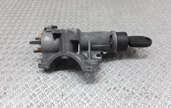 Volkswagen PASSAT B5 Ignition lock 4B0905851A