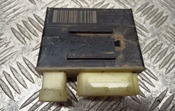 Peugeot 308 Coolant fan relay 9662570880