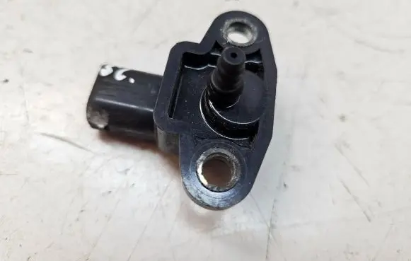 Mercedes-Benz Vito Viano W639 Air pressure sensor A0051535028