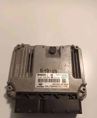 Hyundai ix35 Engine control unit/module 0281030304 391032F950 1039S68190