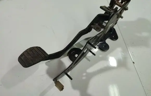 Renault Scenic II - Grand scenic II Clutch pedal 