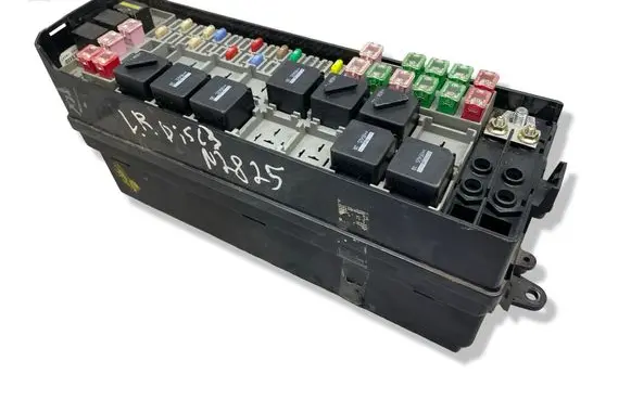 Land Rover Discovery 3 - LR3 Fuse box set 1053050395Z