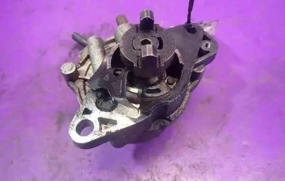 Opel Corsa C Vacuum pump 73501167