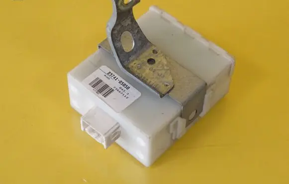 Toyota Avensis T250 Door central lock control unit/module 89741-05050 8974105050