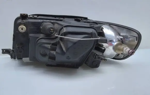 Audi A6 S6 C4 4A Headlight/headlamp 201145600