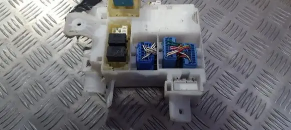 Toyota Corolla Verso E121 Fuse box set 6059a11 6059
