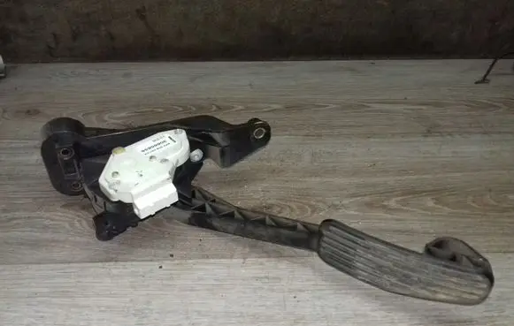 Volvo XC90 Accelerator throttle pedal 30666656
