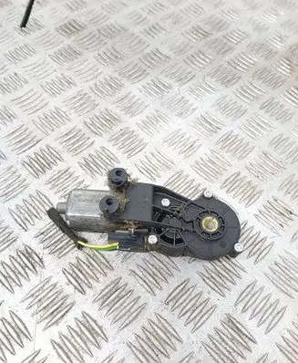 Mercedes-Benz E W211 Seat adjustment motor 0390203275