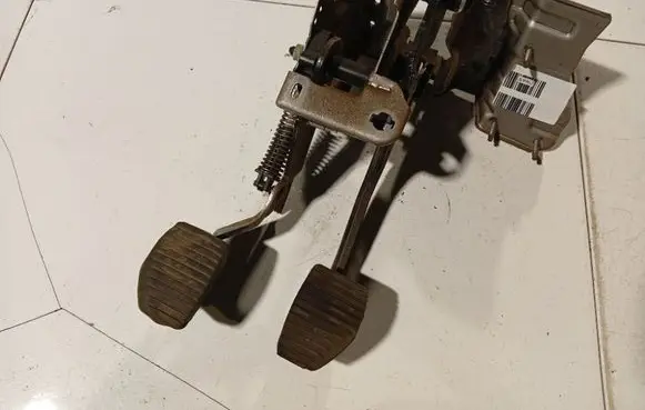 Peugeot 207 Brake pedal 