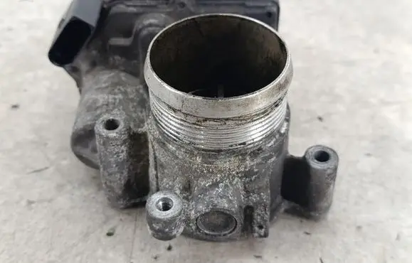 Volkswagen PASSAT B6 Throttle body valve 03L128063E