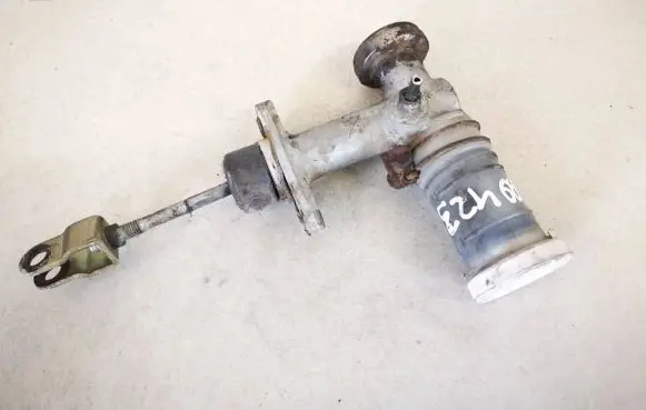 Mitsubishi Pajero Sport I Clutch master cylinder