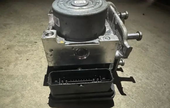 Mercedes-Benz C W205 ABS Pump A2539011400 A2534310200