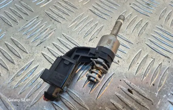 Volkswagen Golf Plus Fuel injector 03C906036F