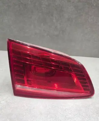 Volkswagen PASSAT B7 Tailgate rear/tail lights
