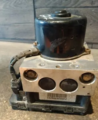 Skoda Octavia Mk1 (1U) ABS Pump 1J0907379G 1J0614117C