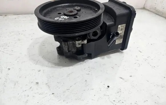 BMW 5 E60 E61 Power steering pump 7693974