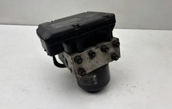 Volkswagen Golf IV ABS Pump 1J0907379P 1J0614117D