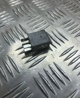 Volkswagen PASSAT B6 Other relay 1K0951253