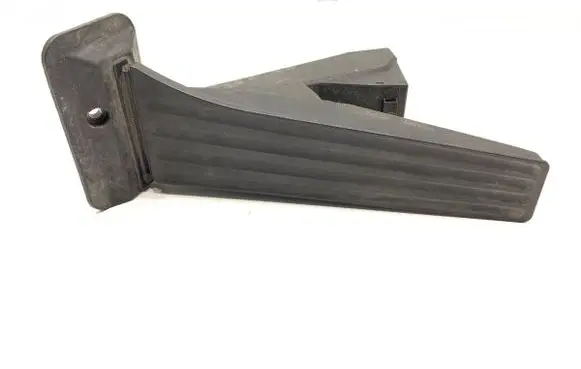 Accelerator throttle pedal