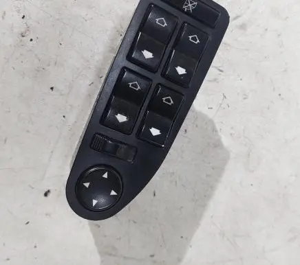 BMW 5 E39 Electric window control switch 8368966