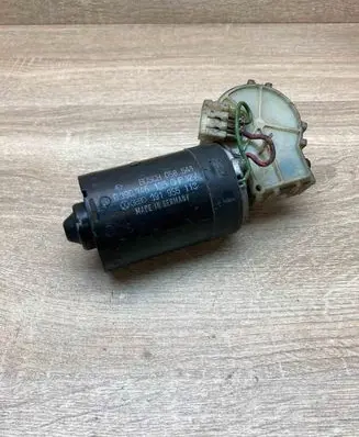 Volkswagen Golf III Wiper motor 191955113 0390246135