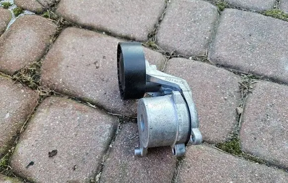 Toyota Aygo X Timing belt/chain tensioner F-580469-