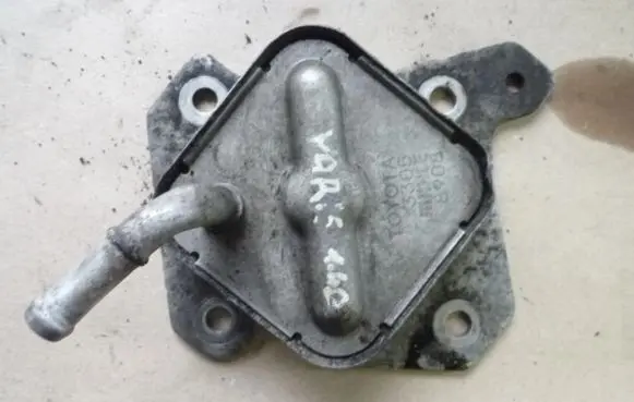 Toyota Yaris Oil filter mounting bracket 3305 VD424