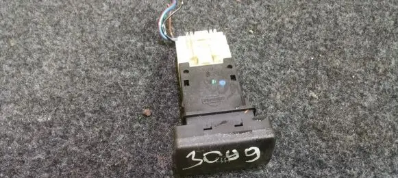 Nissan Primera Windscreen/window heater switch