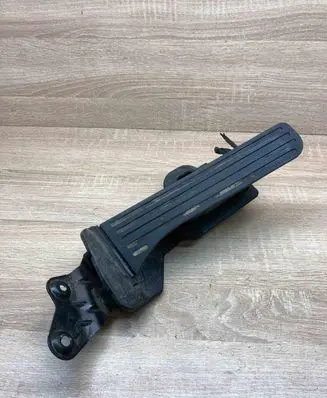 Volkswagen PASSAT B6 Accelerator throttle pedal 1K2721503M 6PV00874500