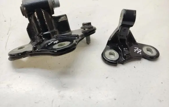 Rear door hinge set