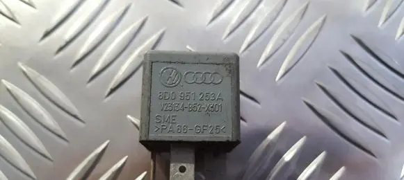 Volkswagen PASSAT B5.5 Other relay 8d0951253a v23134-b52-x301