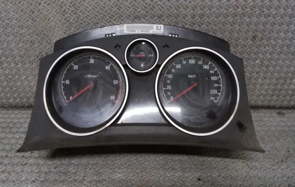 Opel Zafira B Speedometer (instrument cluster) 13225988