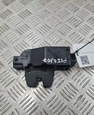 Loading door lock