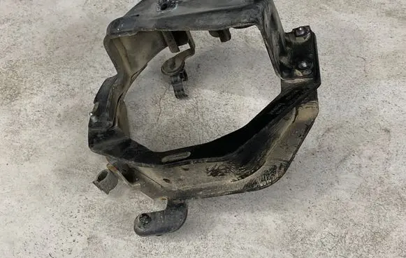Volvo V50 Fuel filter bracket/mount holder 4N5Q9A072AC