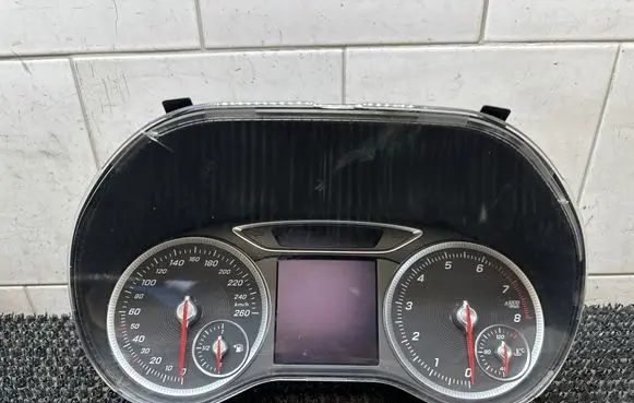 Speedometer (instrument cluster)
