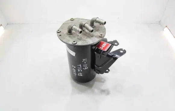 Volkswagen Tiguan Fuel filter housing 5Q0127399BR 5Q0127401A