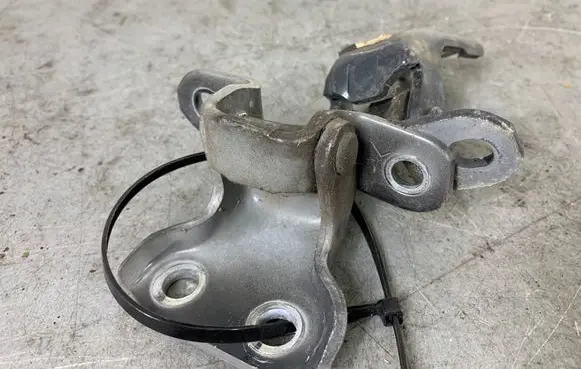 Toyota RAV 4 (XA30) Front door upper hinge