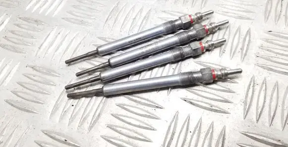 Volkswagen PASSAT B7 Glow plug 0599633319J