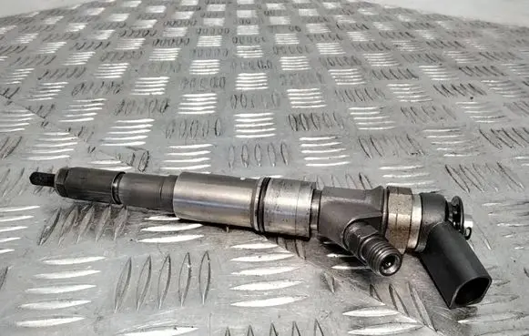 BMW 5 E60 E61 Fuel injector 0445110131