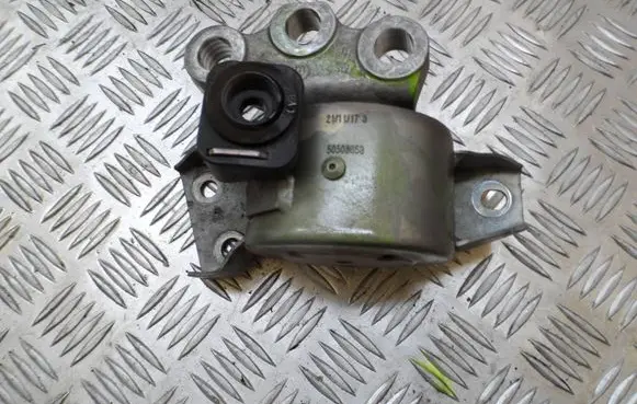Fiat 500L Engine mount bracket 50508653