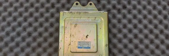 Mitsubishi Carisma Engine control unit/module MD322386 E2T63276 5731
