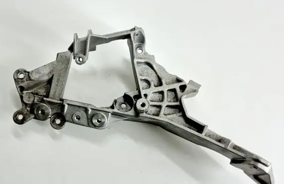 Land Rover Evoque I Engine mounting bracket G4D39L456DC