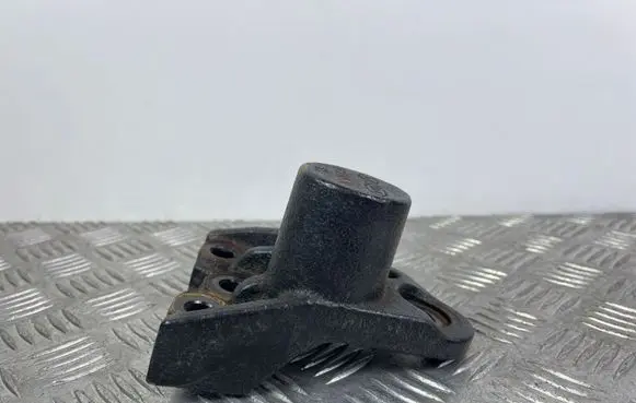KIA Sorento Engine mounting bracket