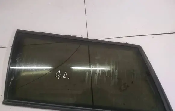 Volkswagen PASSAT B5 Rear side window AS2